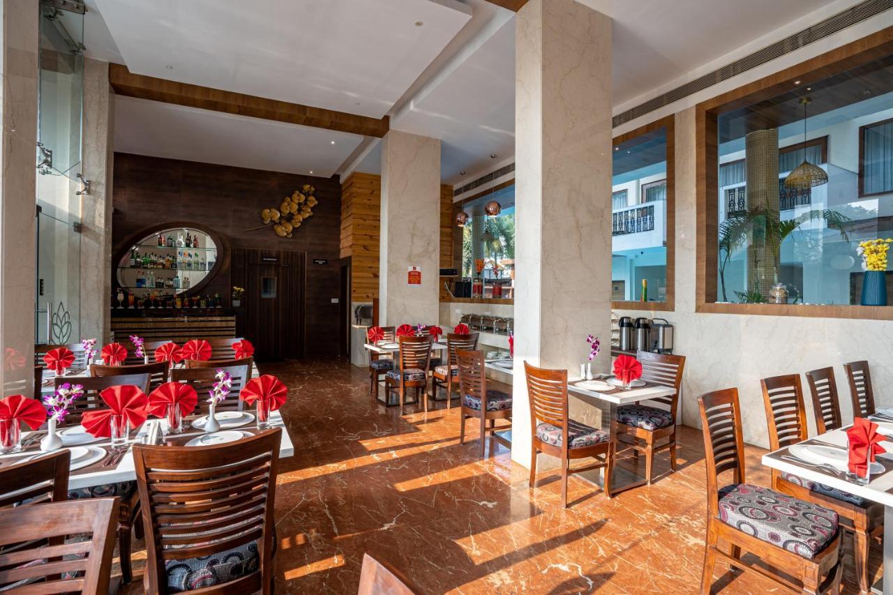 Le Seasons Resort Candolim Bagian luar foto
