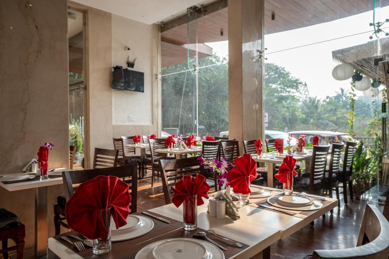 Le Seasons Resort Candolim Bagian luar foto