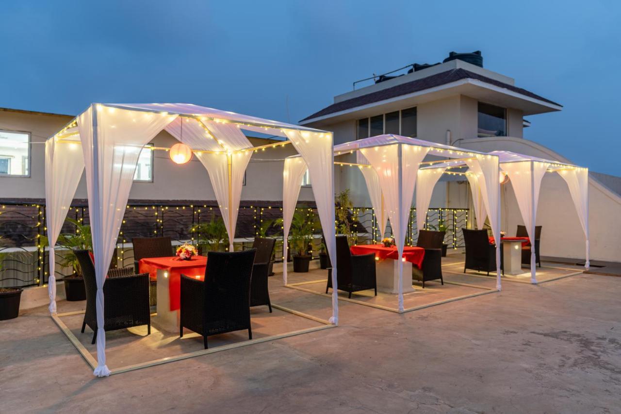 Le Seasons Resort Candolim Bagian luar foto