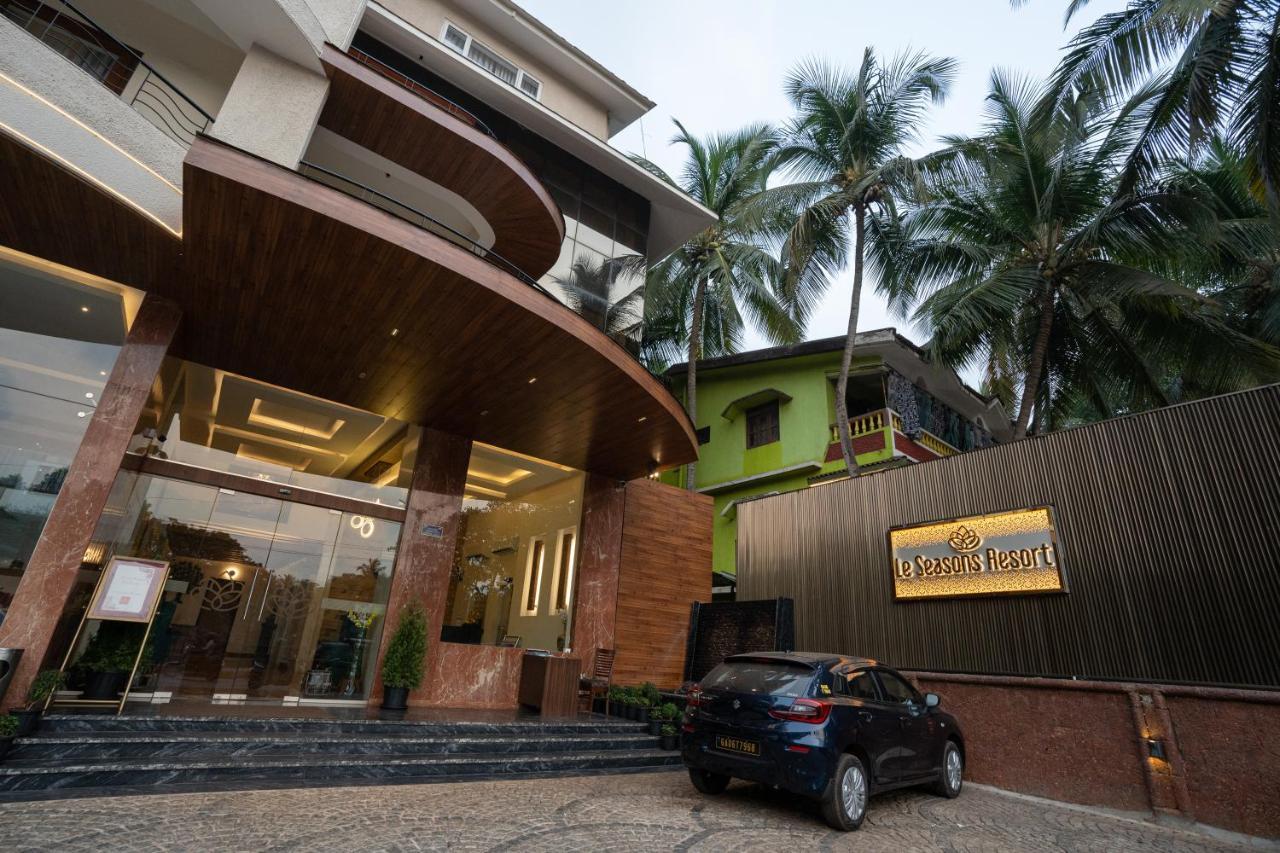 Le Seasons Resort Candolim Bagian luar foto