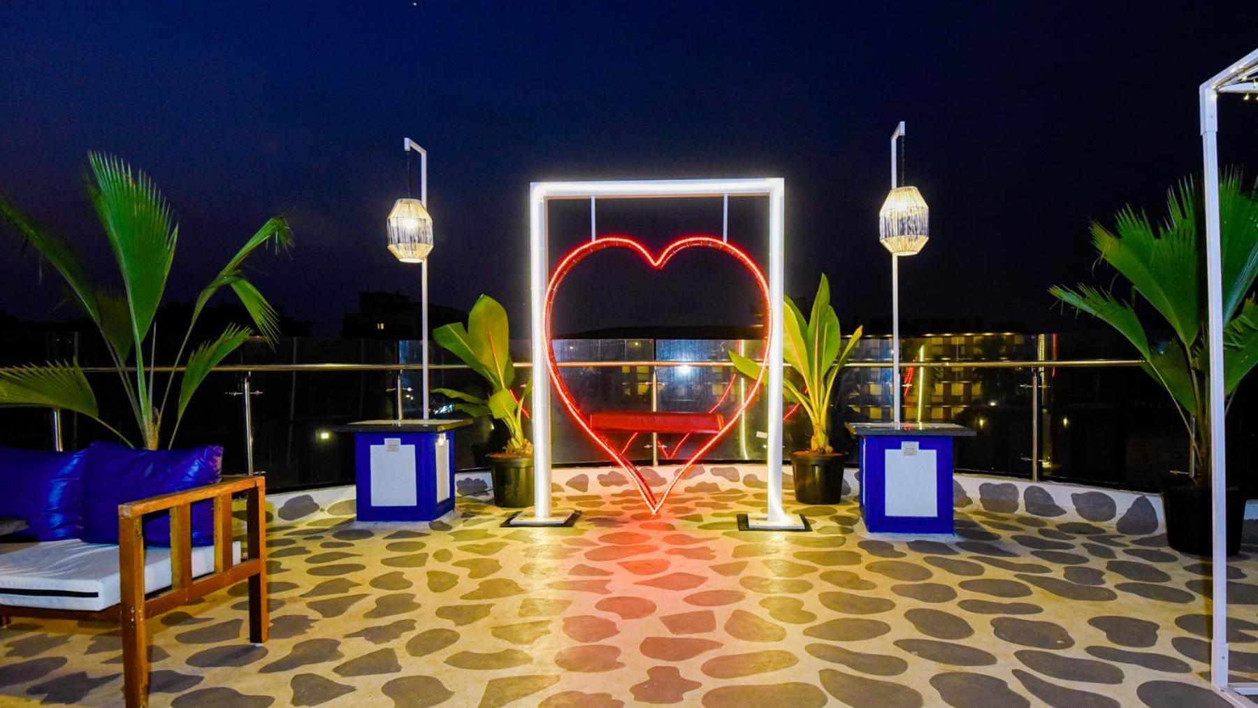 Le Seasons Resort Candolim Bagian luar foto