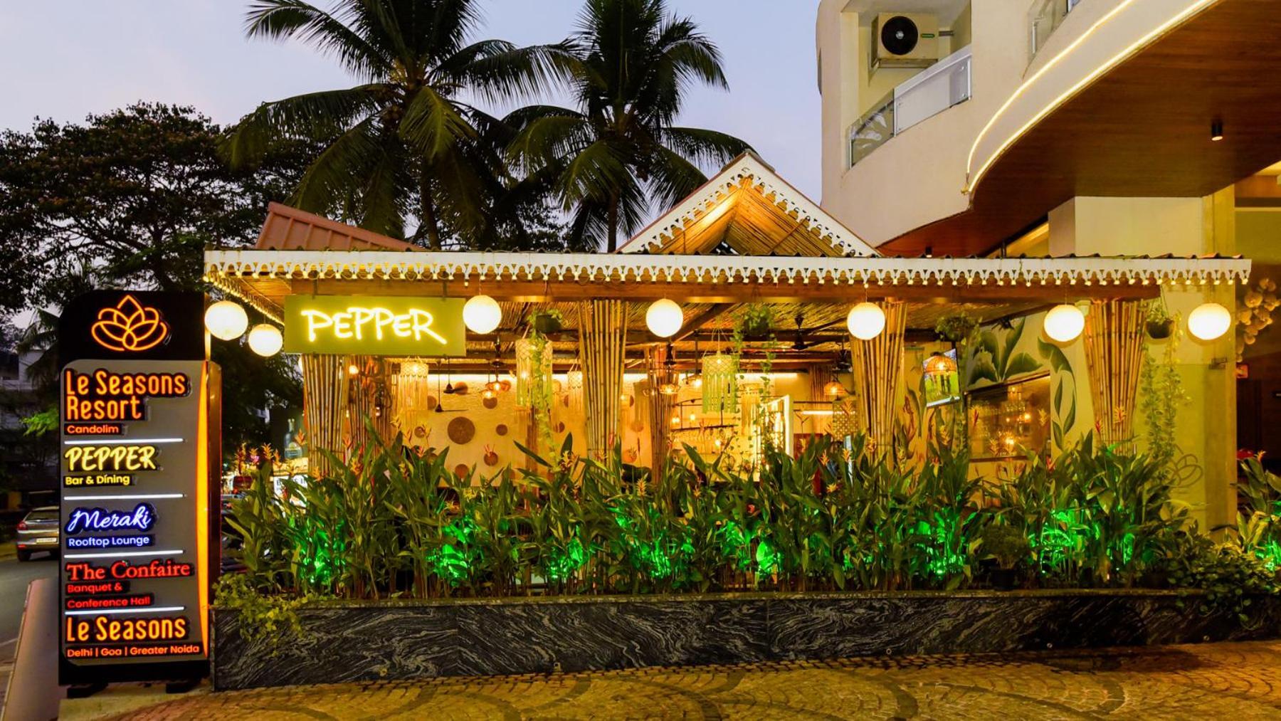 Le Seasons Resort Candolim Bagian luar foto