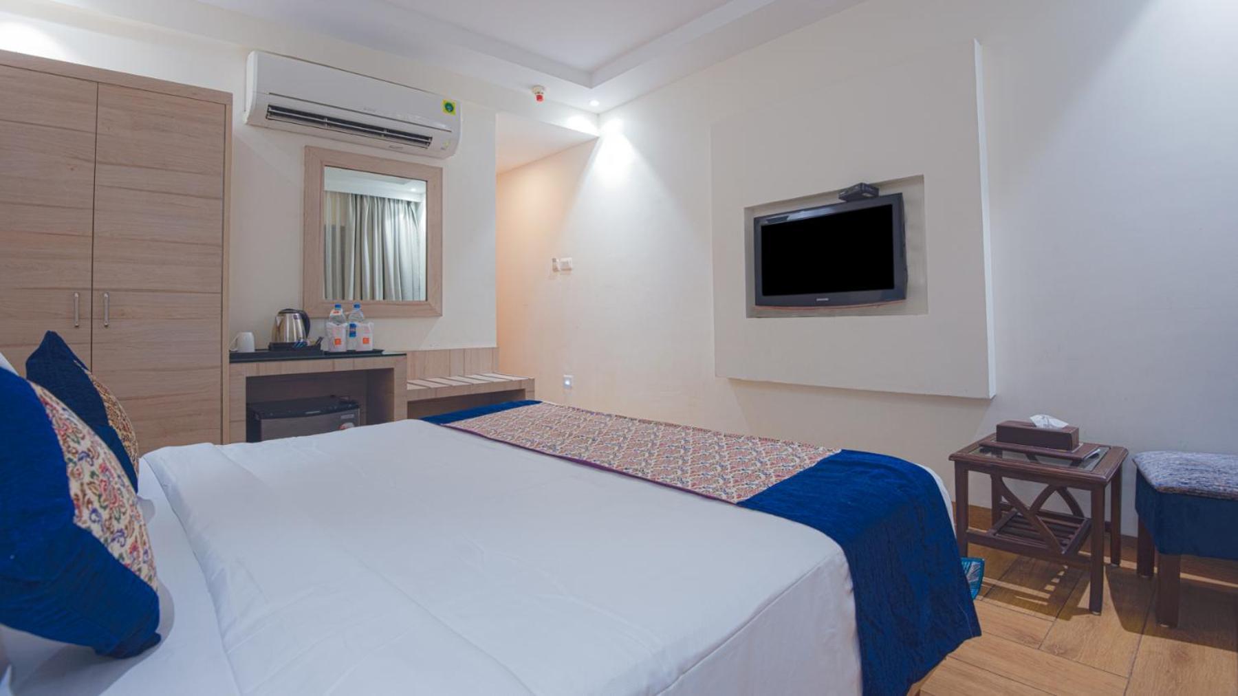Le Seasons Resort Candolim Bagian luar foto